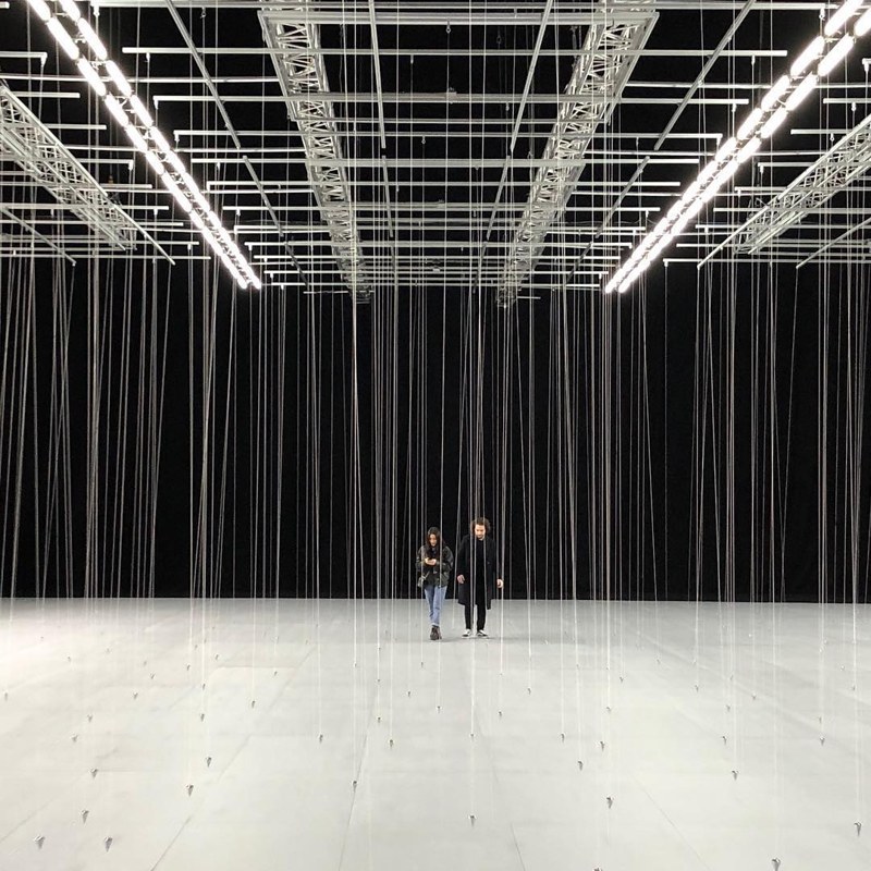 Playful/Hanging (NOWHERE AND EVERYWHERE AT THE SAME TIME, NO.2/2013/William Forsythe)